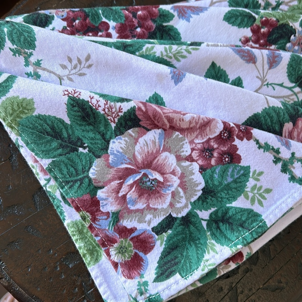 Set of 8 Lavender Napkins w Floral & Berries Print